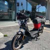 Ciclomotore scooter elettrico KEEWAY EZI MINI