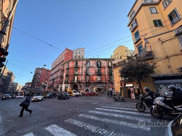 NEGOZIO A NAPOLI