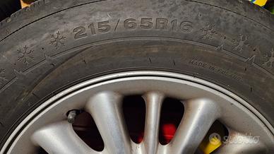 Pneumatici invernali Goodyear 215 65 R 16 98 H