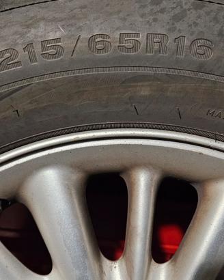 Pneumatici invernali Goodyear 215 65 R 16 98 H