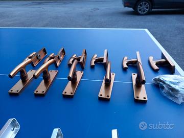 Maniglie finestre mod. "cremonese"