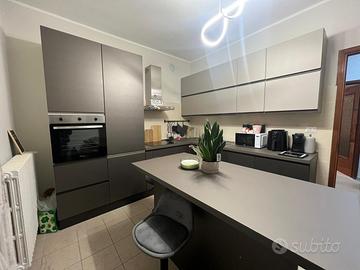 Cucina completa semi-nuova con elettrodomestici