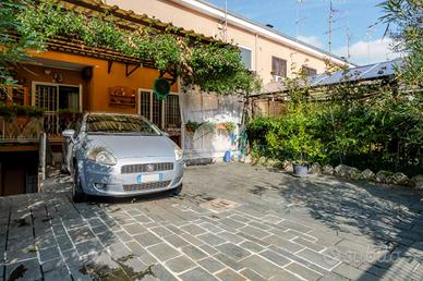 VILLA A SCHIERA A MILANO