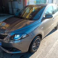 Lancia Ypsilon 1.0 S&S Hybrid Gold --6000 km--