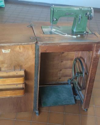 Macchina da cucire d'epoca Vigorelli