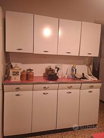 Credenza cucina e tavolo vintage anni '60