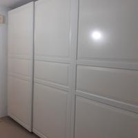 Armadio con ante scorrevoli 