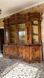 Credenza antica in noce e radica con vetrina