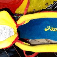 Scarpe da cross/pista Asics con chiodi
