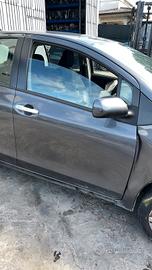 Porta anteriore dx toyota yaris anno 2010