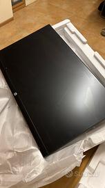2 Monitor HP 22”: 1 nuovo + 1 da riparare