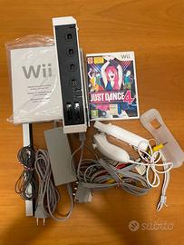 Consolle Nintendo wii con sensor bar e un gioco