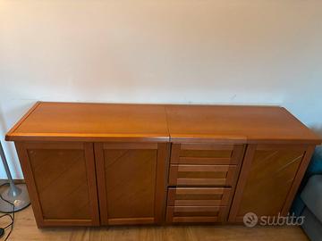 Credenza bassa in legno color ciliegio