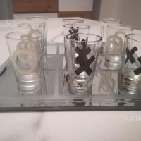 Tavola gioco bicchieri liquori