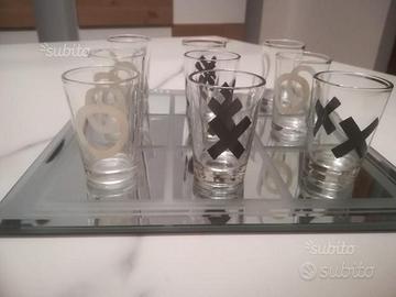 Tavola gioco bicchieri liquori