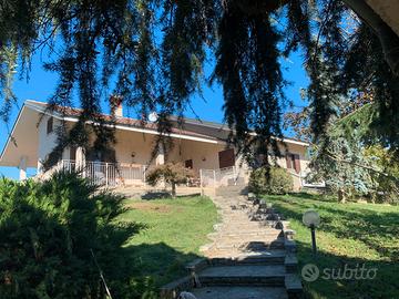 Villa bifamiliare 220 Mq totali, 2 appartamenti,