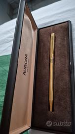 Penna a sfera Aurora Magellano dorata con custodia