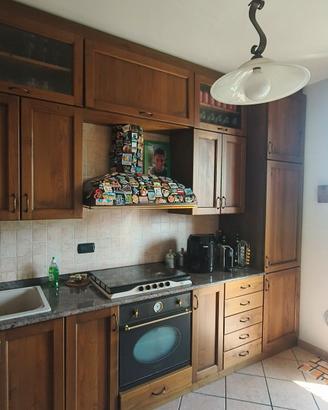 Cucina angolare in legno massello