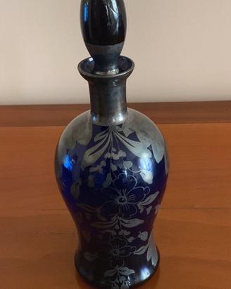 Antica bottiglia con decori argento
