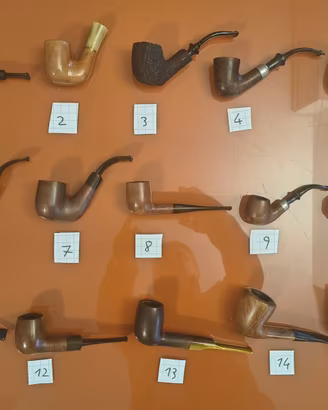 Collezione di pipe usate
