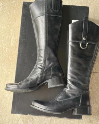 Stivale in pelle nero