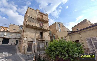 Casa indipendente di 310 m² con più di 5 locali e 