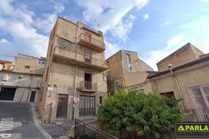 Casa indipendente di 310 m² con più di 5 locali e 