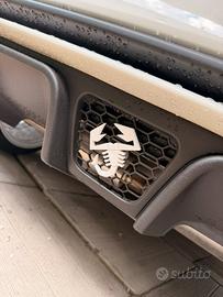 Logo abarth per griglia posteriore