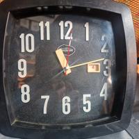 orologio da muro elettromeccanico