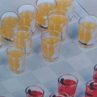 gioco degli scacchi con bicchieri