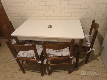 Tavolo e cucina