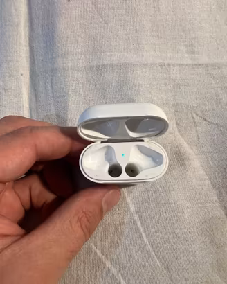SOLO custodia originale (AirPods 1a e 2a gen)
