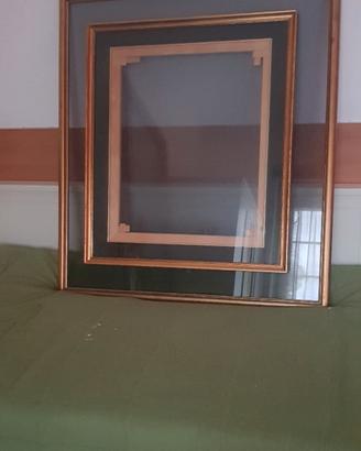 quadro con  cornice in legno antichizzato e vetro