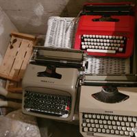 Macchina da scrivere olivetti