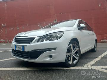 Peugeot 308 II SW 2.0 con gancio di traino