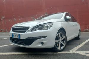 Peugeot 308 II SW 2.0 con gancio di traino