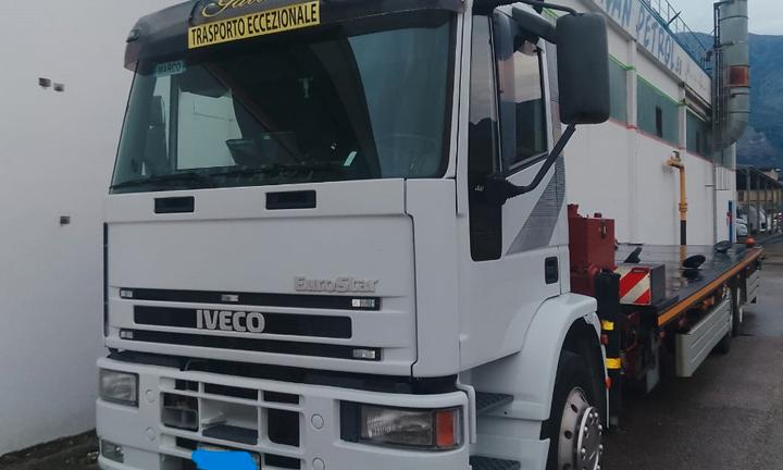 Camion Iveco 180 con Gru Cormach 75