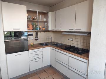 cucina ad angolo .