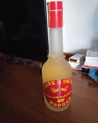 Acquavite e miele la Vecchia Cantina di Ragusa".