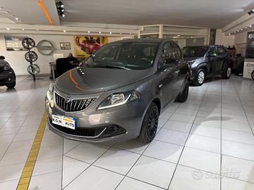 Lancia Ypsilon 1.0 FireFly 5 porte S&S Hybrid Silv