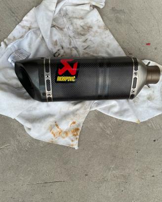 Terminale Akrapovic in carbonio