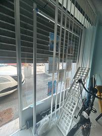 Porta depliant da vetrina + stand portariviste