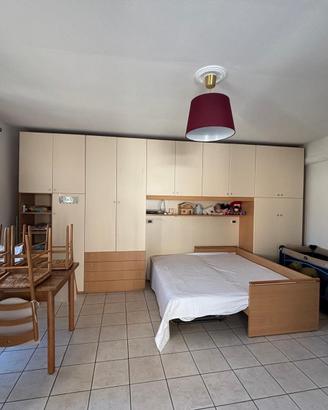 Armadio a ponte con letto doppio estraibile