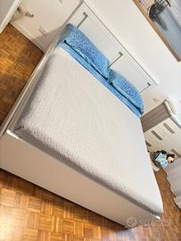 Letto matrimoniale con cassetti contenitori