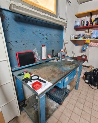 Banco da lavoro + cassetto+morsa e pannello porta