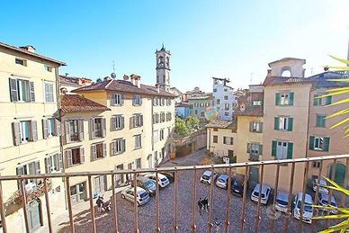 Appartamento di 192 m² con 3 locali a Bergamo