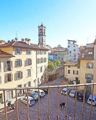 Appartamento di 192 m² con 3 locali a Bergamo