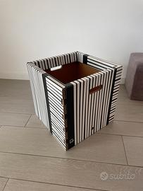 Contenitore grande di cartone