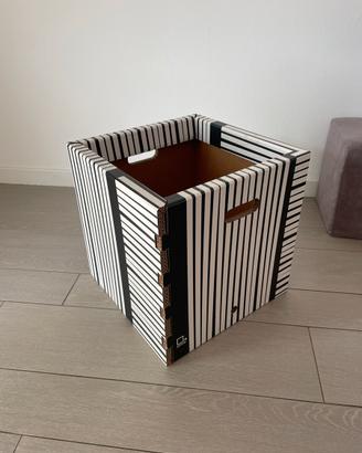 Contenitore grande di cartone