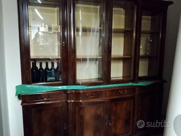 mobile con vetrina si regala